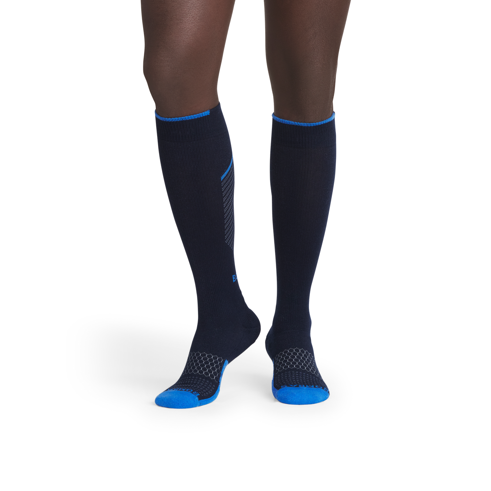 official-bombas::10070-midnightnavy-adult-male-onmodel-2-transparent.png