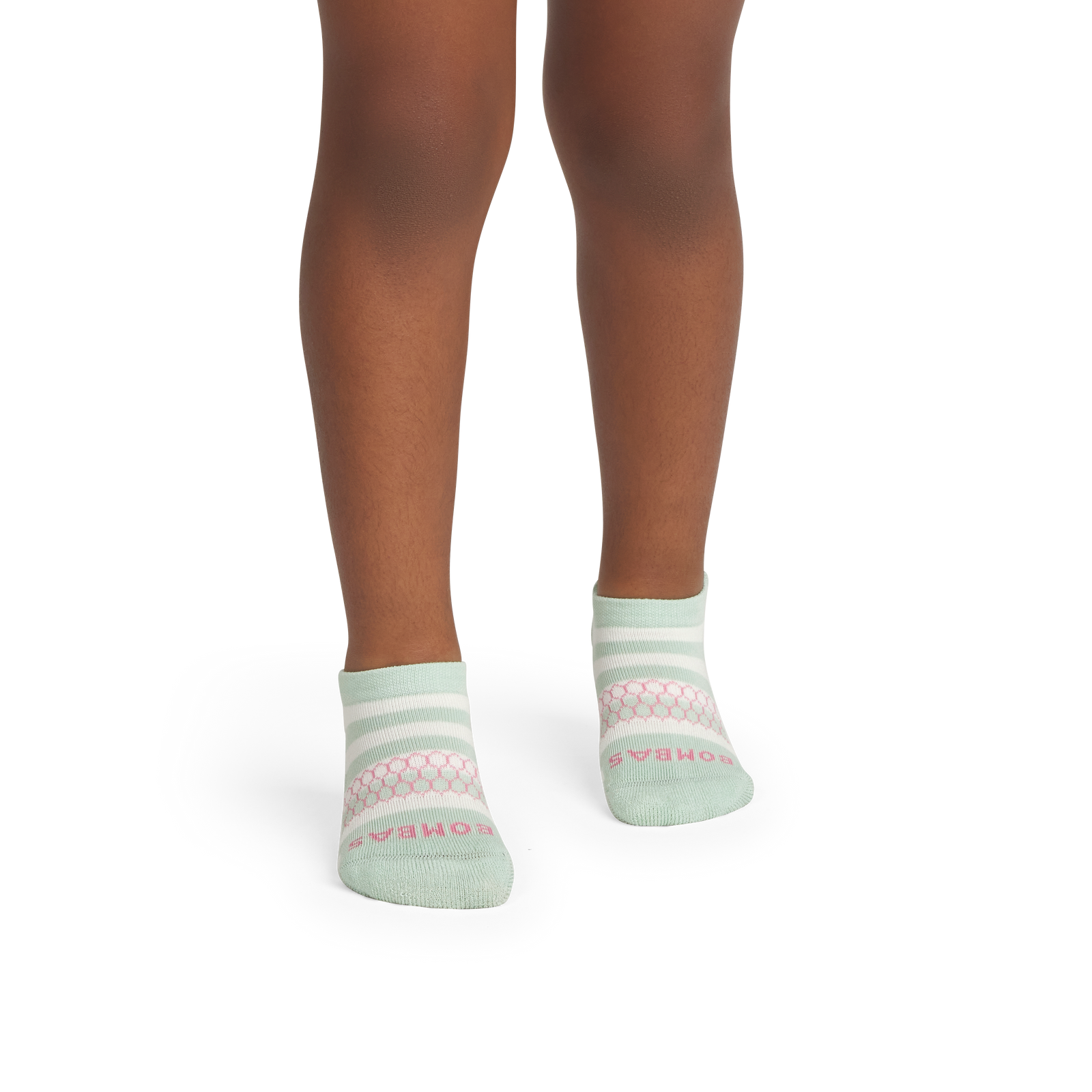 official-bombas::10137-mintfoam-softwhite-junior-unisex-onmodel-2-transparent.png