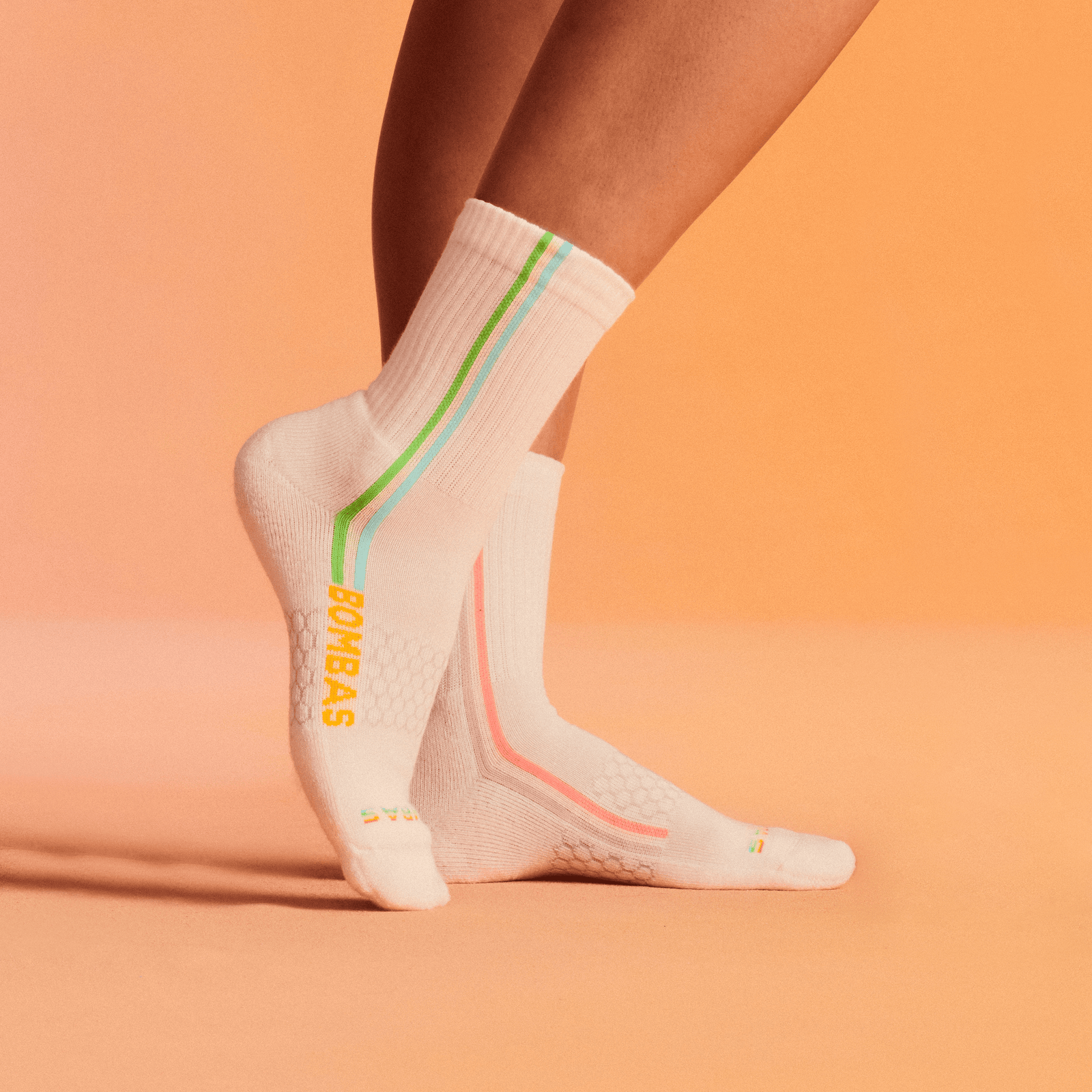 official-bombas::10459-islandblue-mangoburst-adult-unisex-onmodel-0-transparent.png