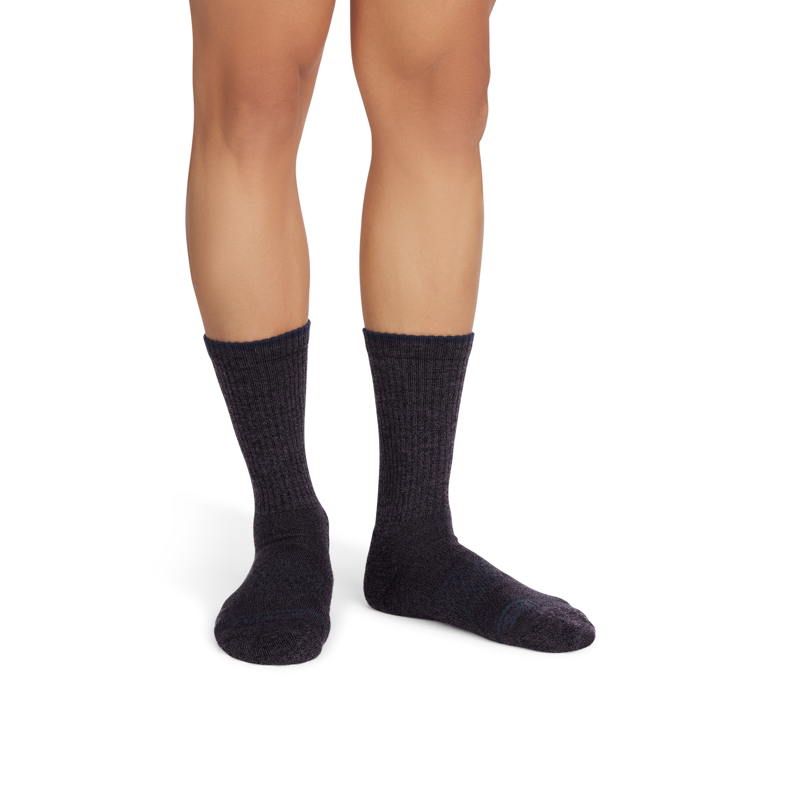 official-bombas::10632-nightbloom-midnightnavy-adult-male-onmodel-2-transparent.png