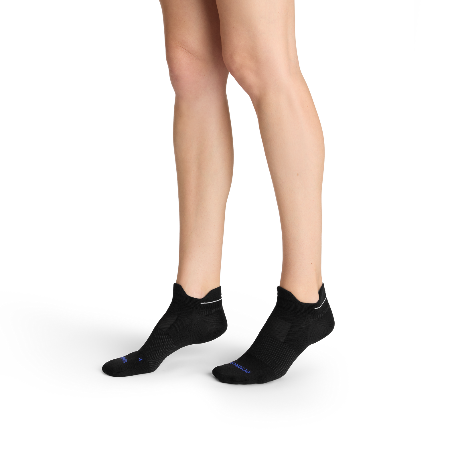 official-bombas::11013-black-adult-female-onmodel-2-transparent.png