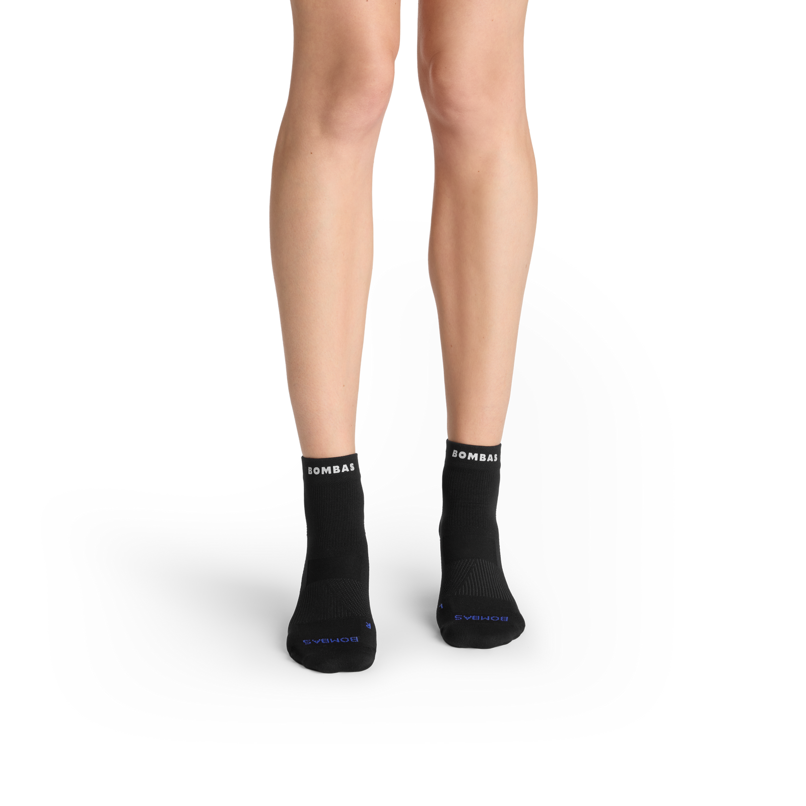 official-bombas::11061-black-adult-female-onmodel-2-transparent.png