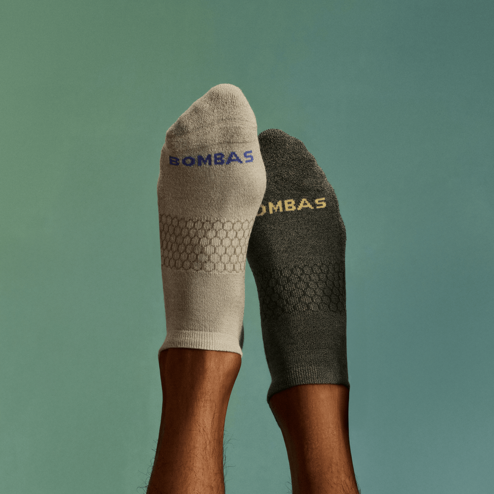 official-bombas::3360-clay-mountaingreen-adult-male-onmodel-0-transparent.png