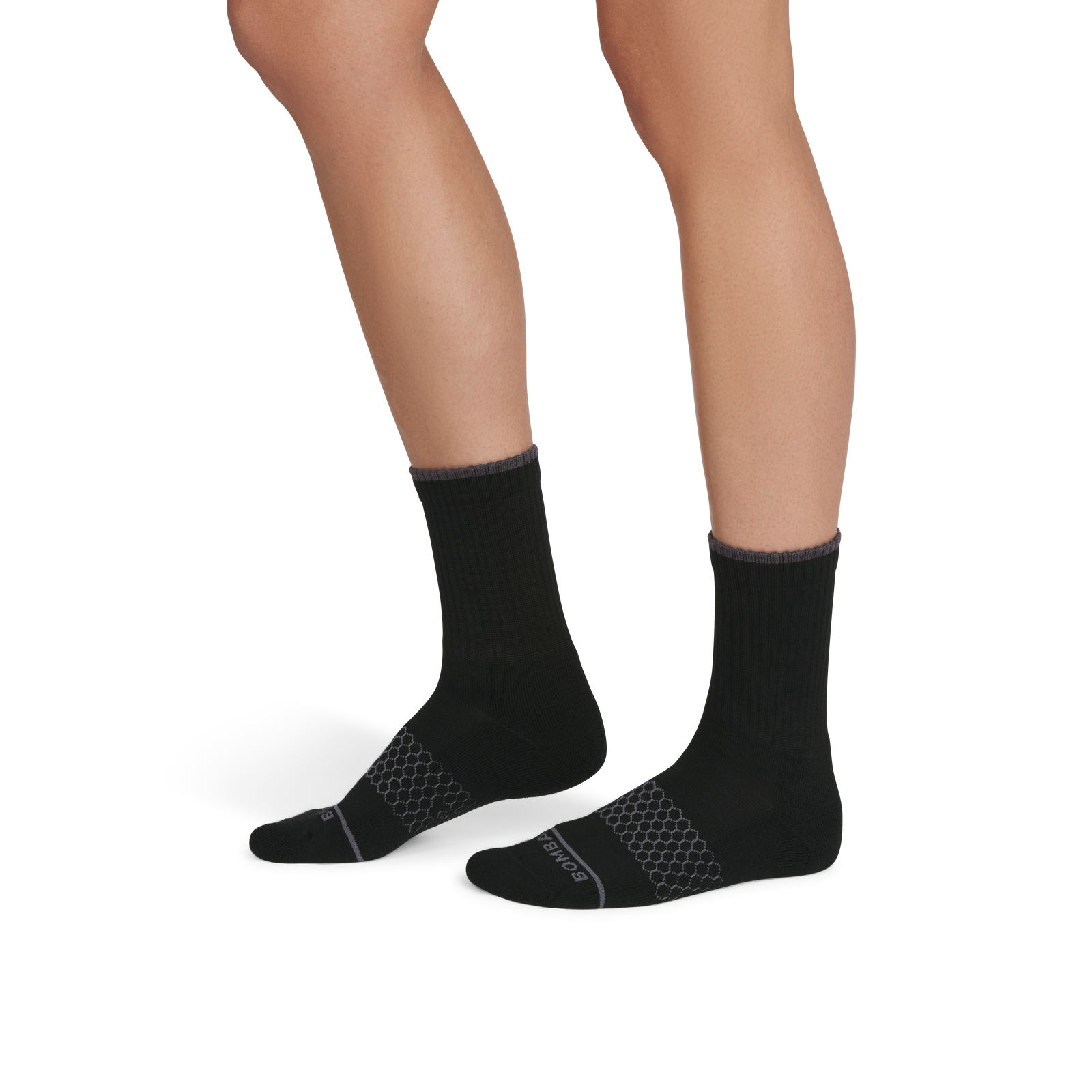 official-bombas::8624-black-adult-female-onmodel-2-transparent.png