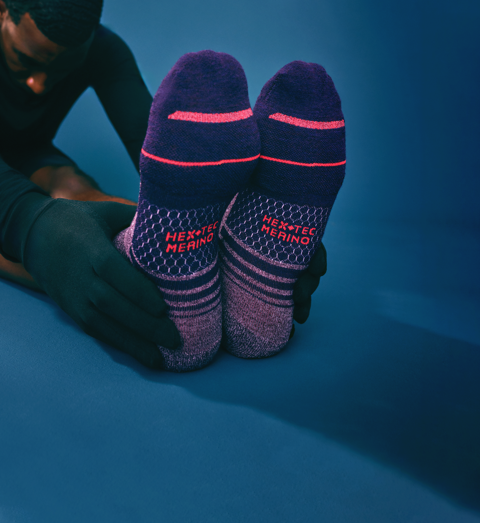 official-bombas::9711-maroonember-mutedmauve-adult-unisex-onmodel-0-transparent.png